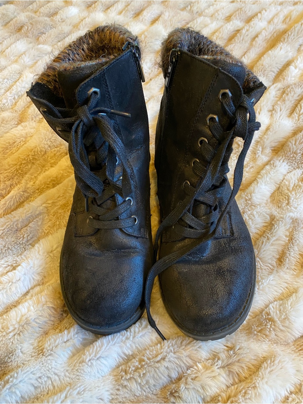 Women's Black Lace-Up Faux-Fur Ankle Boots